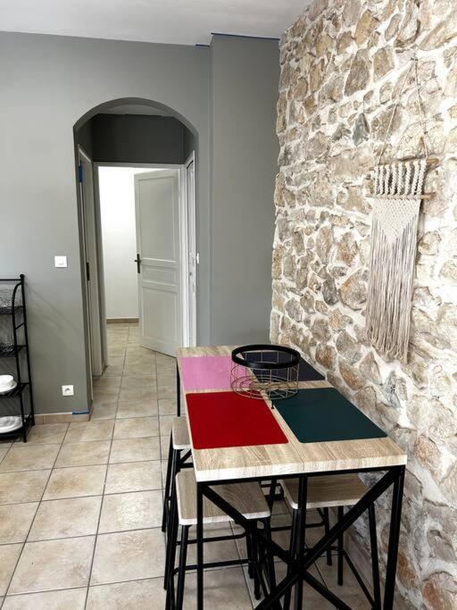 Superbe Appartement Dans Un Mas ニーム エクステリア 写真