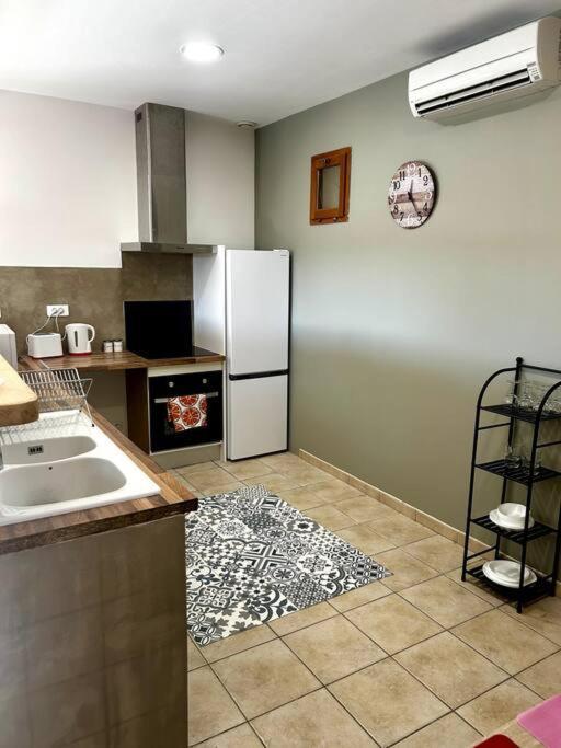 Superbe Appartement Dans Un Mas ニーム エクステリア 写真