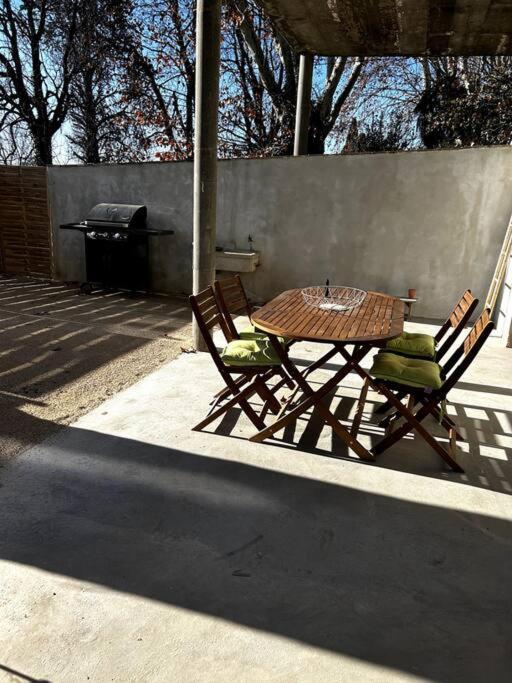 Superbe Appartement Dans Un Mas ニーム エクステリア 写真